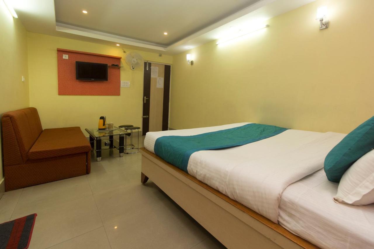 Hotel Oyo 3733 Near Hong Kong Market Siliguri Zewnętrze zdjęcie